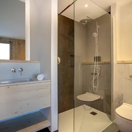 ヴィラ Newly Renovated Chalet Up To 12 Guests With Jacuzzi & Sauna!- If You Want To Book, Please Contact On Wh-ats-app - 0034-635-518-216 !!!!