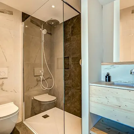 Newly Renovated Chalet Up To 12 Guests With Jacuzzi & Sauna!- If You Want To Book, Please Contact On Wh-ats-app - 0034-635-518-216 !!!! Villa *